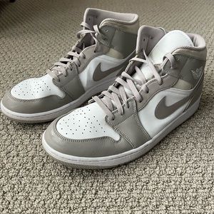 Air Jordan 1 Mid “College Grey”